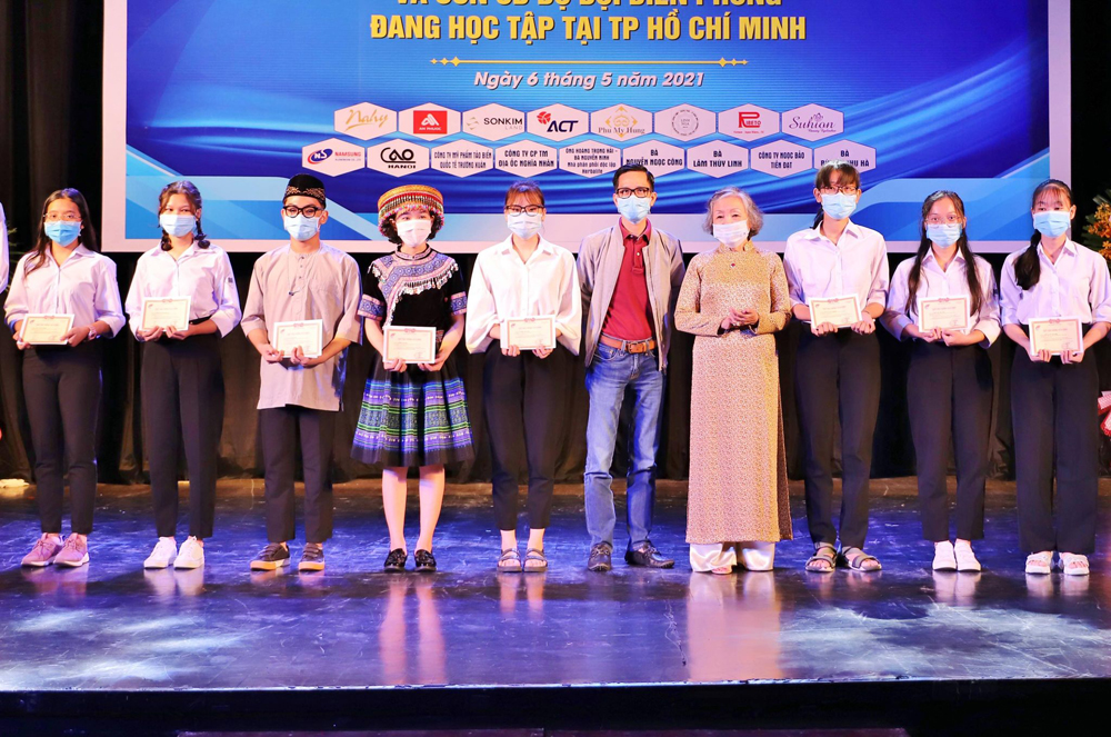 Tiếp sức cho học sinh, sinh viên đồng bào các dân tộc